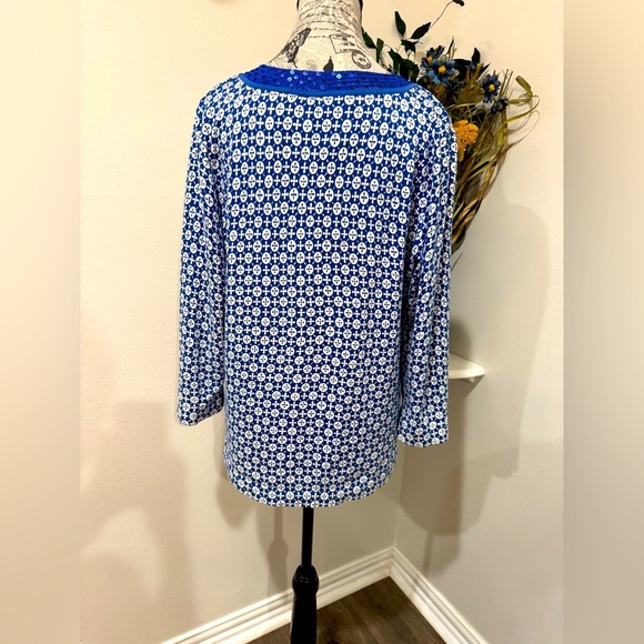Peck & Peck Chic Blue Graphic 3/4 Sleeve Blue Sequenced Neckline Top Size XL - Picture 3 of 8